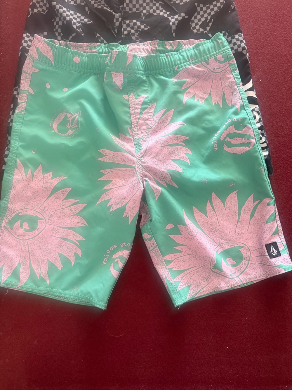 Volcom OBX Mint Green & Pink Floral Board shorts L 12